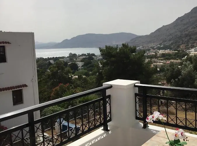 شقة Coloma Pefkos *