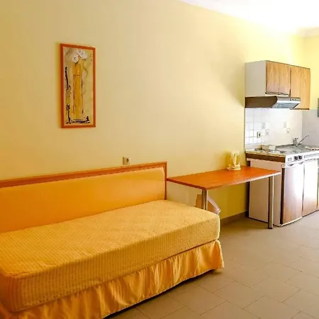 Coloma Pefkos Πεύκος